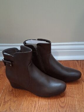 NWOT Dream Pairs Ankle Boots Low Wedge Faux Brown Leather Booties With Side Zip